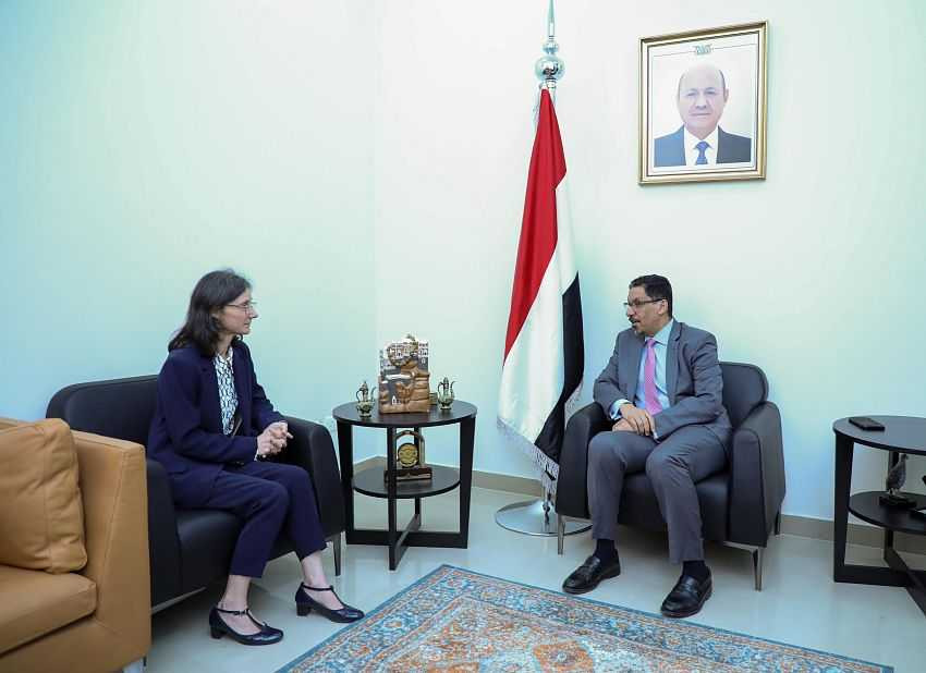 لقاء وزير الخارجية بالسفيرة الفرنسية