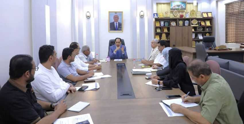 اجتماع برئاسة وزير الشباب والرياضة، نايف البكري