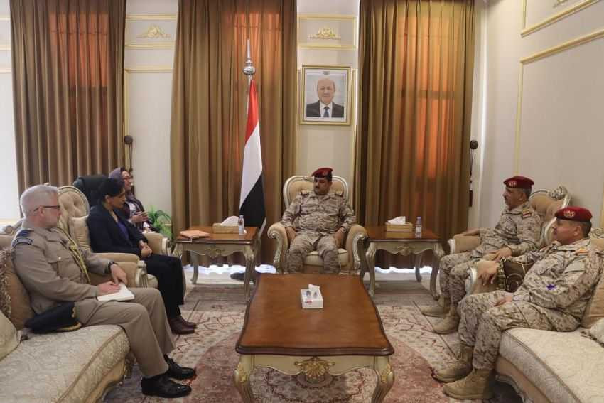 لقاء وزير الدفاع بالسفير الأمريكي والسفيرة البريطانية