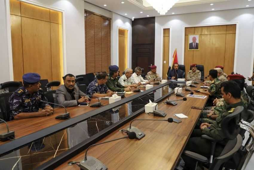 اجتماع وزير الدفاع باللجنة الأمنية بحضرموت