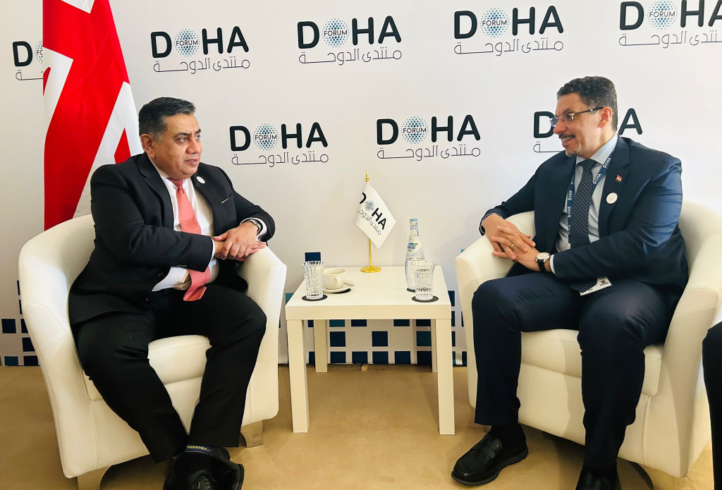 بن مبارك يبحث مع وزير الدولة البريطاني تنسيق مواقف البلدين تجاه القضايا ذات الاهتمام المشترك