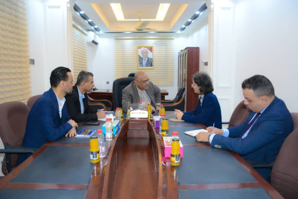 وزير التخطيط يبحث مع السفيرة الفرنسية دعماً تنموياً وإنسانياً للقطاعات الوطنية
