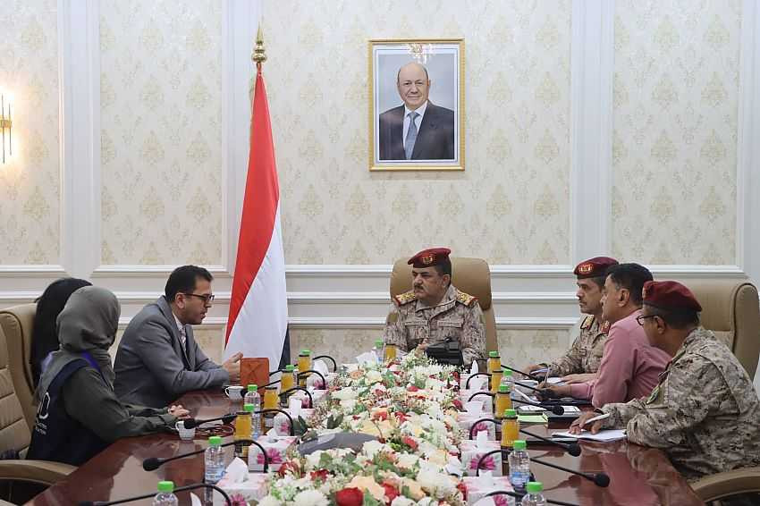 لقاء وزير الدفاع بالمدير الإقليمي للجمعية الدولية لرعاية ضحايا الحروب