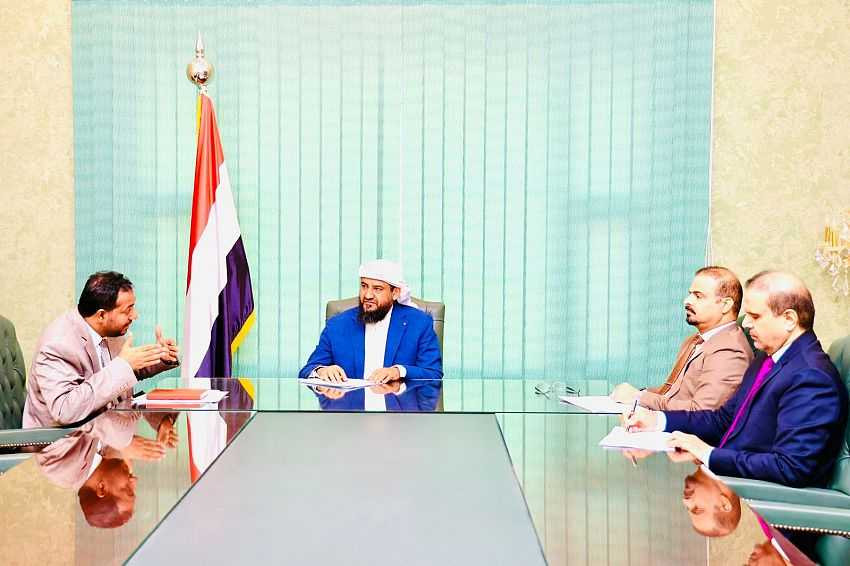 لقاء عضو مجلس القيادة المحرمي بوزير التربية والتعليم طارق العكبري