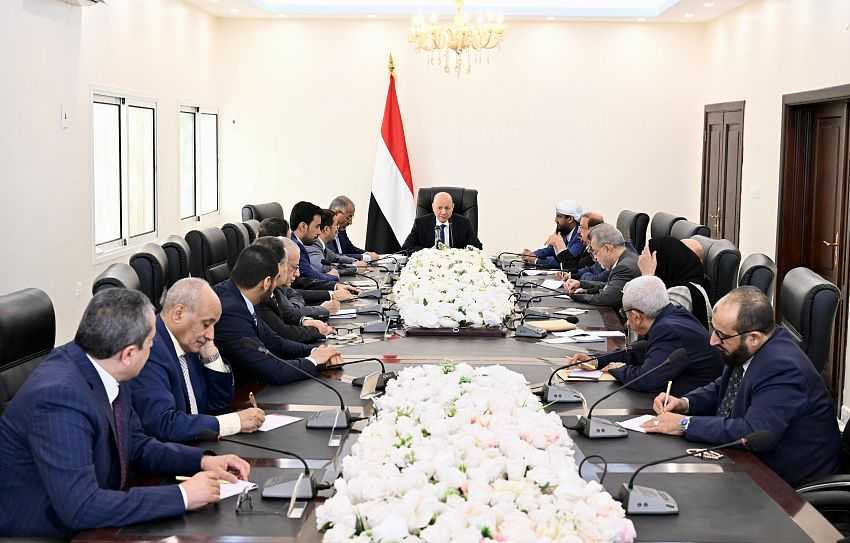 لقاء رئيس مجلس القيادة بهيئات رئاسة مجلسي النواب والشورى والتشاور والمصالحة وعدداً من مستشاريه