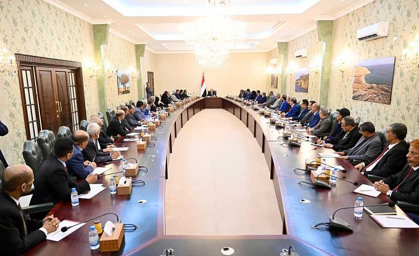 لقاء رئيس مجلس القيادة برئيس مجلس القضاء الأعلى ورئيس المحكمة العليا ووزير العدل والنائب العام