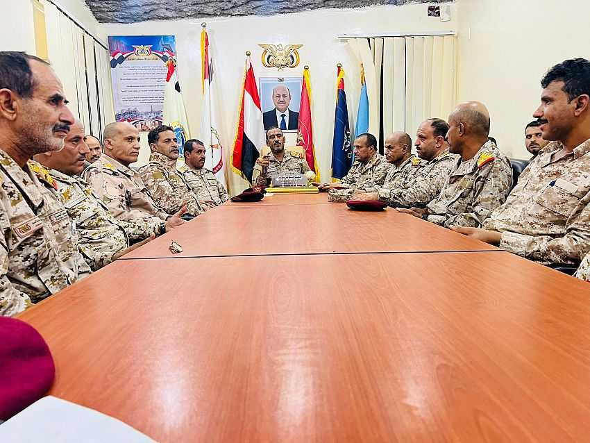 اجتماع رئيس هيئة الأركان لقادة المناطق والمحاور والقطاعات العسكرية