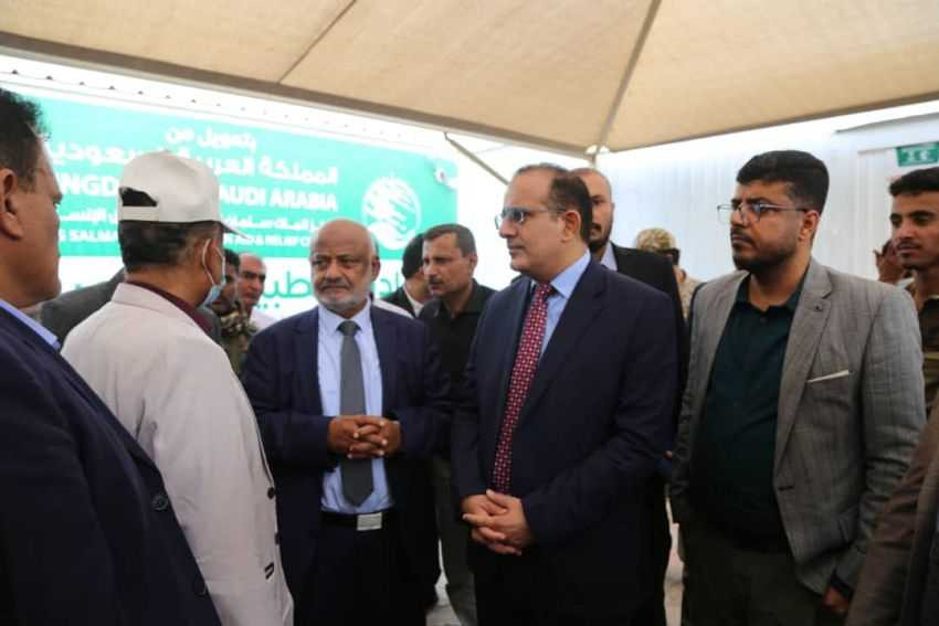 زيارة وزير الصحة إلى مديريات الساحل الغربي ومحافظة الحديدة للاطلاع على الوضع الصحي في المنطقة