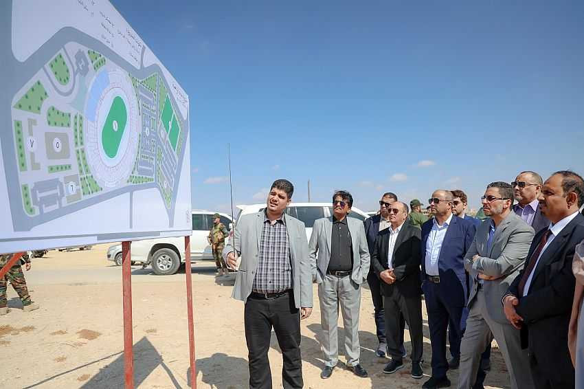 زيارة رئيس الوزراء لمشروع المدينة الرياضية بمنطقة روكب بمدينة المكلا