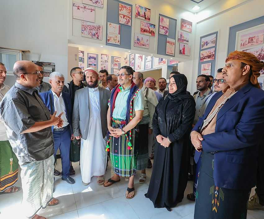 زيارة رئيس الوزراء للمتحف الثقافي للشاعر الغنائي الكبير الراحل حسين أبوبكر المحضار بمدينة الشحر