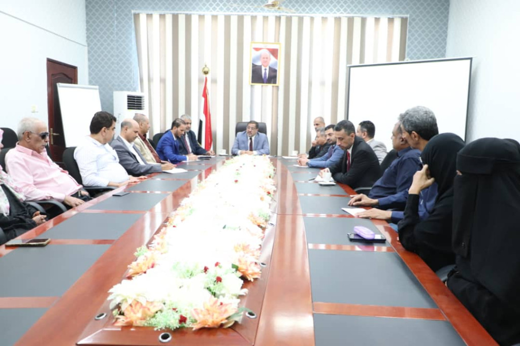 وزير العدل يتفقد مستوى الانضباط الوظيفي بديوان الوزارة