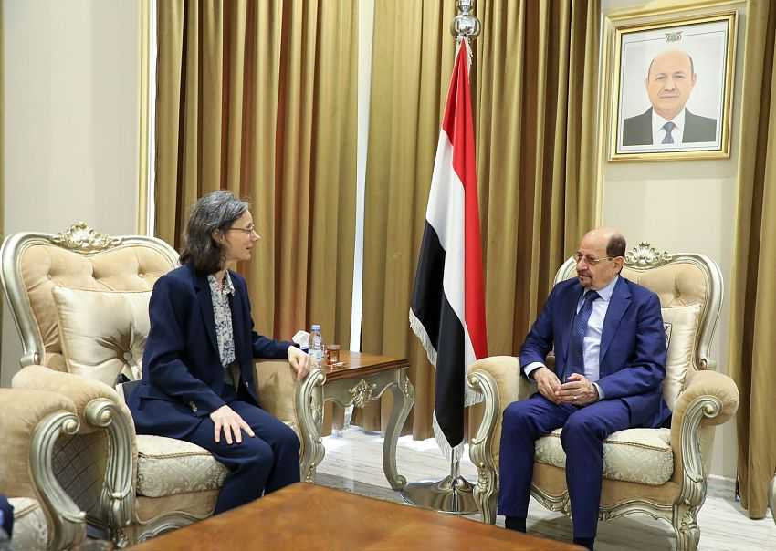 لقاء وزير الخارجية بسفيرة فرنسا