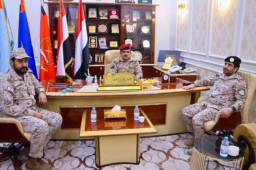 لقاء وزير الدفاع بقائد قوات التحالف في عدن