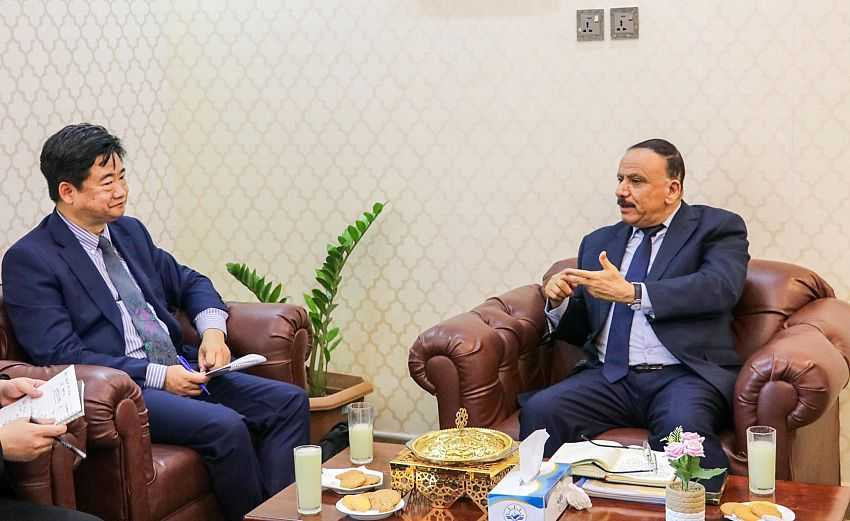 لقاء وزير النقل مع القائم بأعمال السفارة الصينية