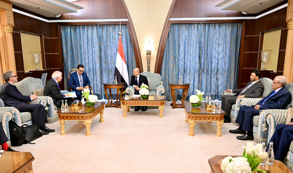 رئيس مجلس القيادة الرئاسي يستقبل الممثل الأعلى للاتحاد الأوروبي