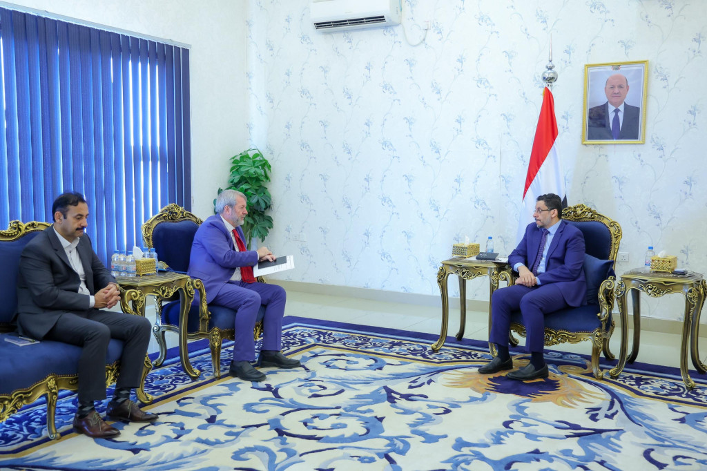 استقبال دولة رئيس الوزراء الدكتور أحمد عوض بن مبارك للممثل المقيم لمنظمة الأمم المتحدة للطفولة "اليونيسيف"، لدى اليمن، بيتر هوكينز