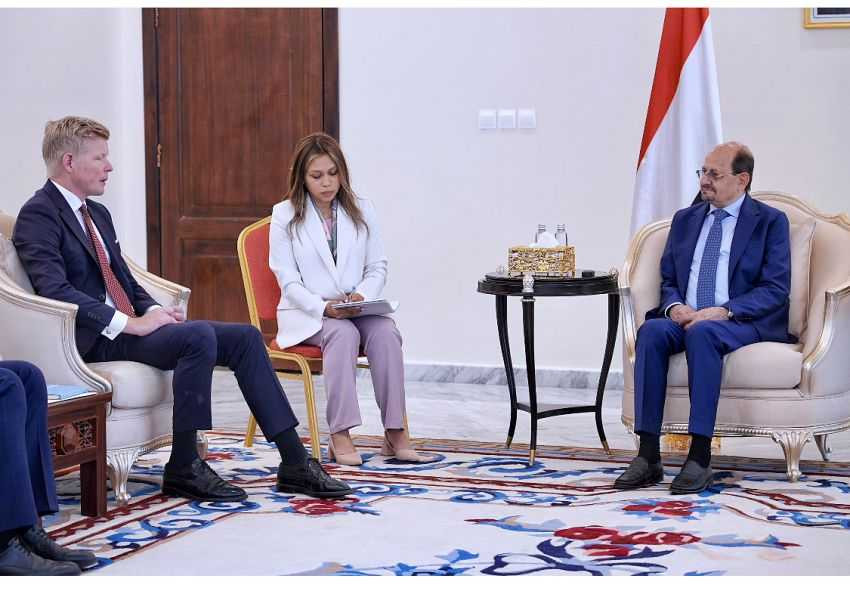 لقاء وزير الخارجية  بالمبعوث الأممي إلى بلادنا