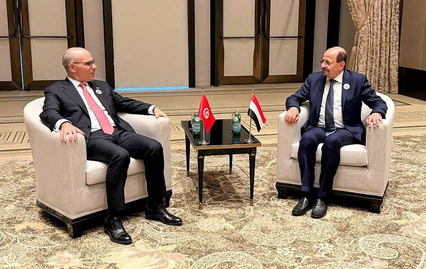 وزير الخارجية مع نظيره التونسي