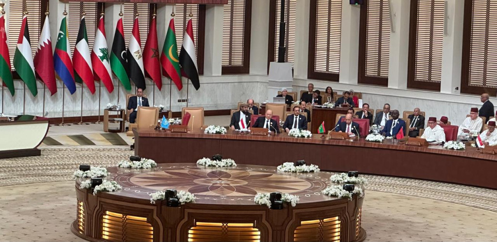 رئيس مجلس القيادة يشارك في الجلسة الافتتاحية لمؤتمر القمة العربية