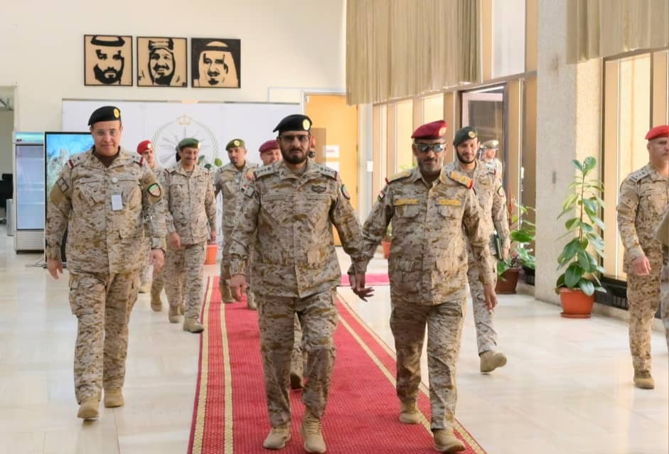 رئيس هيئة الأركان يبحث مع قائد القوات المشتركة أوجه الدعم والتعاون المشترك