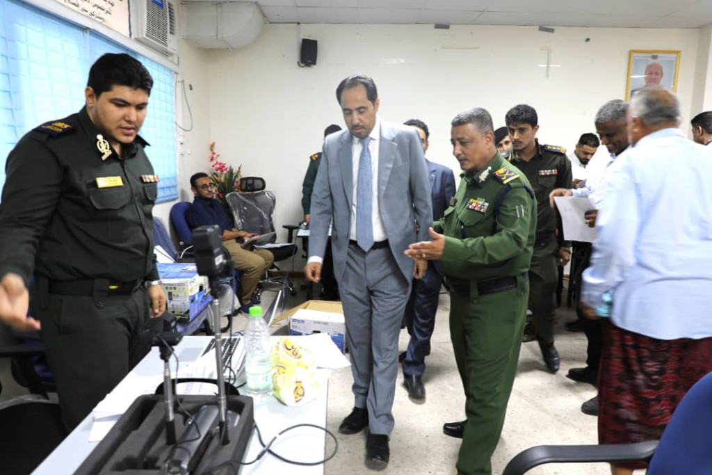 وزير الشباب والرياضة يدشن إصدار البطاقة الشخصية الذكية لمنتسبي ديوان الوزارة ومكتبها بعدن