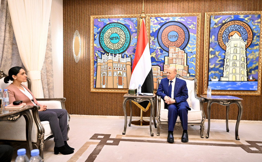 رئيس مجلس القيادة يستقبل سفيرة المملكة المتحدة