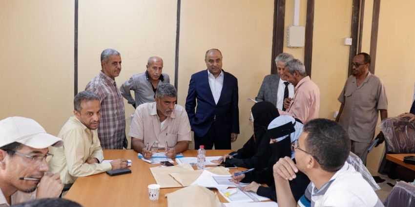 وزير المالية يطلع على مستوى أداء عمل اللجنة الفنية