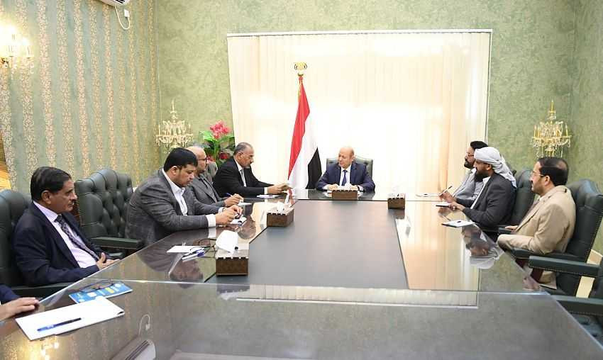 اجتماع رئيس مجلس القيادة الرئاسي بحضور أعضائه