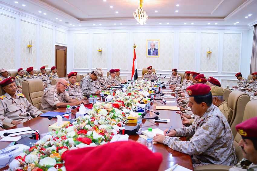 اجتماع وزير الدفاع  لقيادة القوات المسلحة