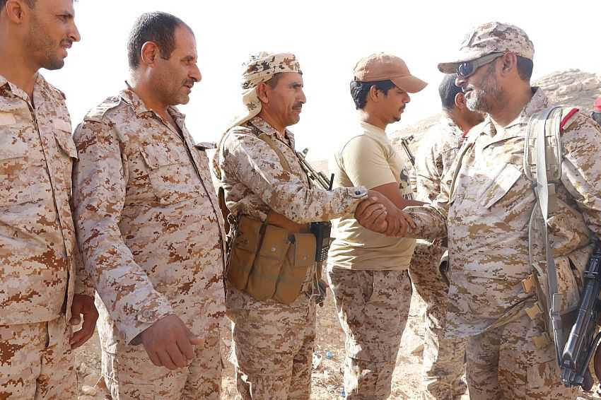 زيارة رئيس هيئة الأركان التفقدية لأبطال الجيش والأمن المرابطين في القطاعات والمواقع بمأرب