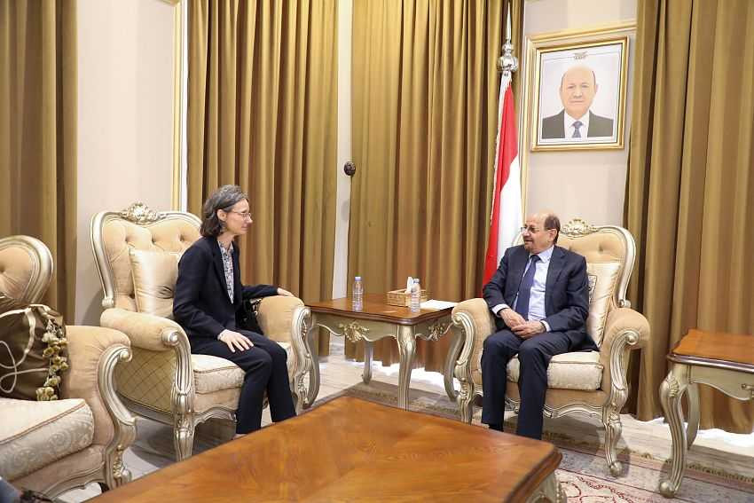 لقاء وزير الخارجية يناقش مع السفيرة الفرنسية