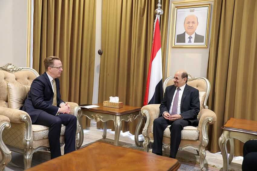 لقاء وزير الخارجية بالسفير الكندي لدى بلادنا