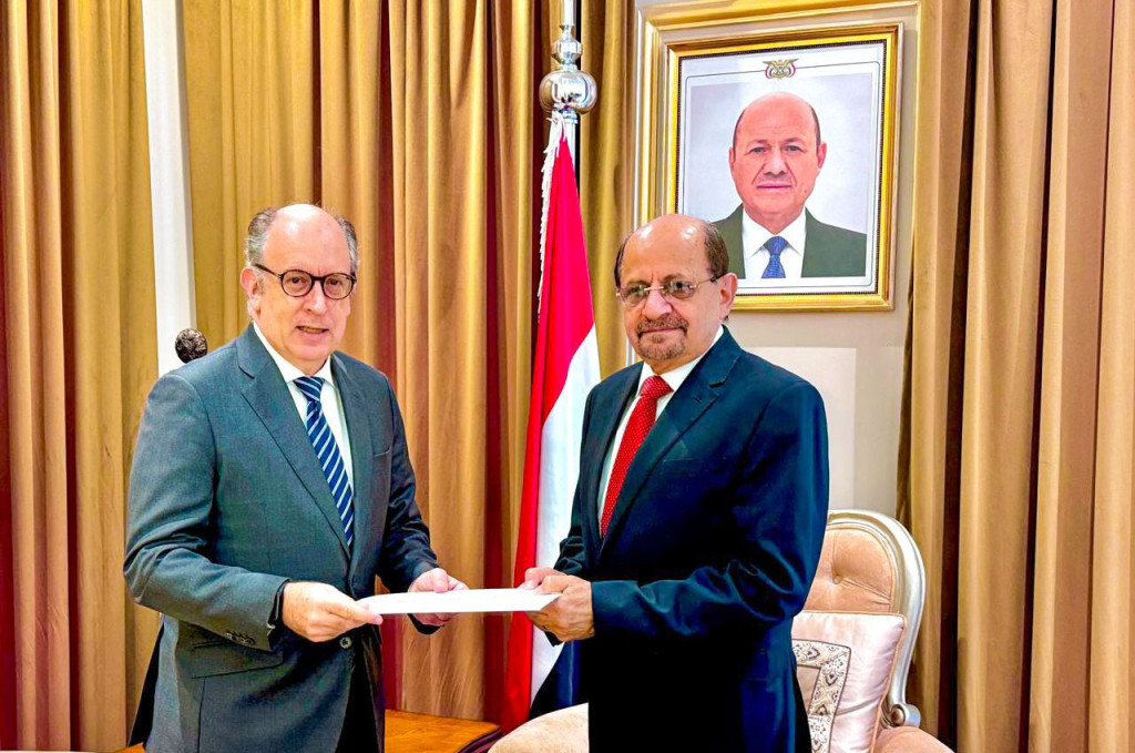 وزير الخارجية يتسلم نسخة من أوراق اعتماد السفير الإسباني