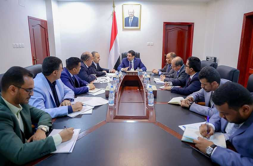 اجتماع رئيس الوزراء باللجنة الفنية الخاصة المكلفة بمراجعة خطة الإنقاذ الاقتصادي