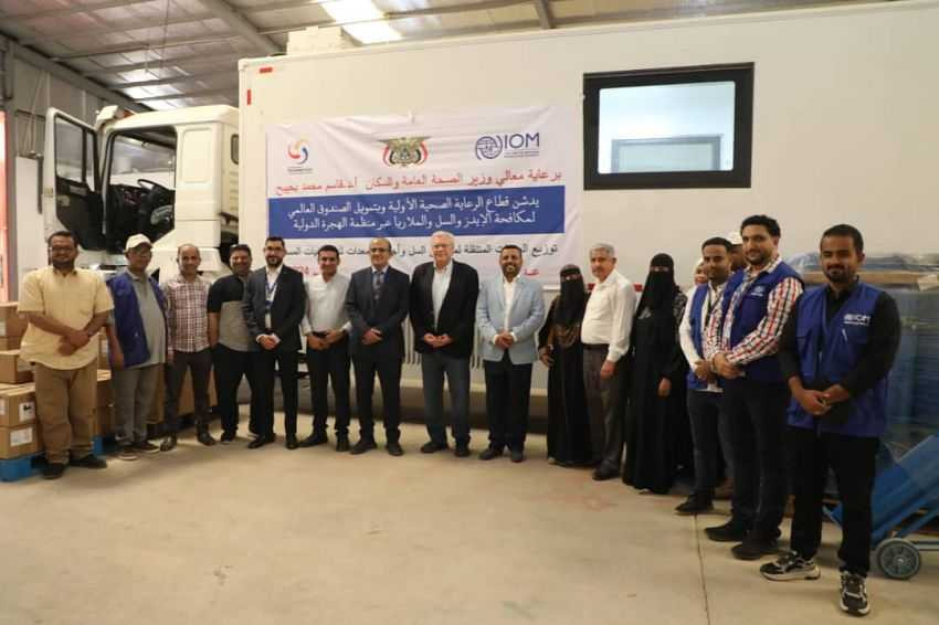 تسلم وزارة الصحة عيادتين متنقلتين وتجهيزات طبية