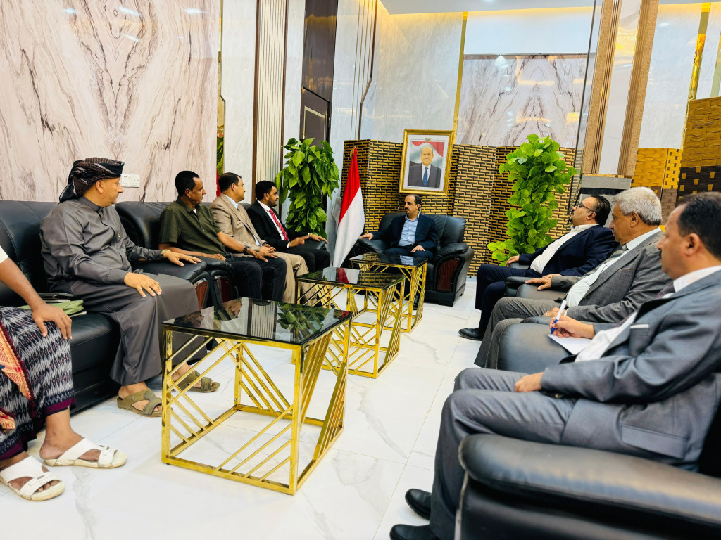 الإرياني يناقش مع وكيل محافظة سقطرى سبل تفعيل برامج الجذب السياحي بالمحافظة
