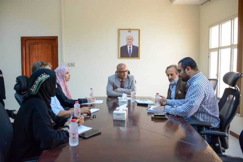 لقاء وزير التخطيط مع منسق الشؤون الإنسانية