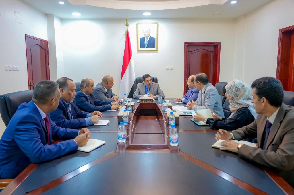 رئيس الوزراء يرأس اجتماعاً حكومياً لمناقشة تحديات تراجع التمويل الدولي للقطاع الصحي