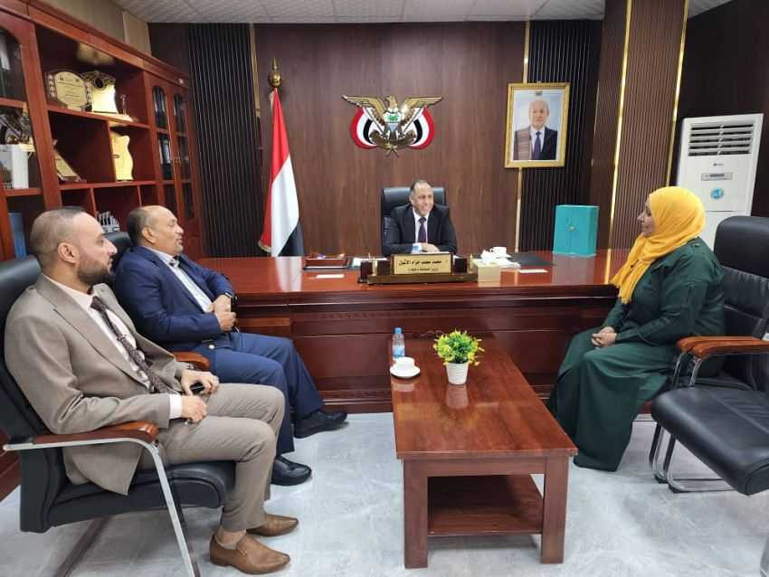 لقاء وزير وزير الصناعة مع وكيل نيابة الصناعة