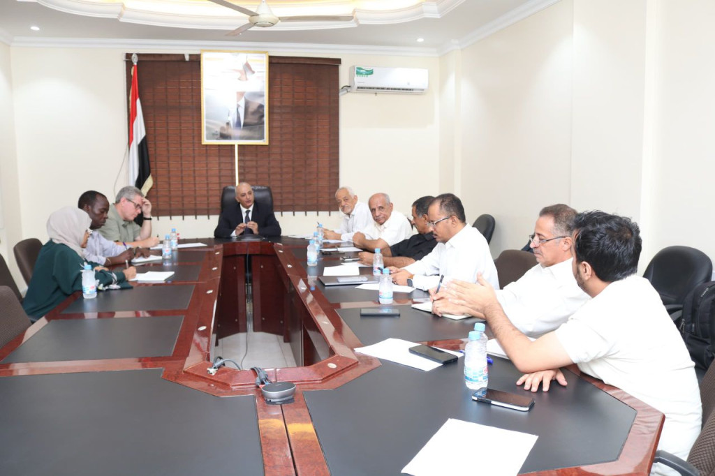 وزير المياه والبيئة يبحث مع مسؤول باليونيسيف أوجه الدعم لمشاريع المياه