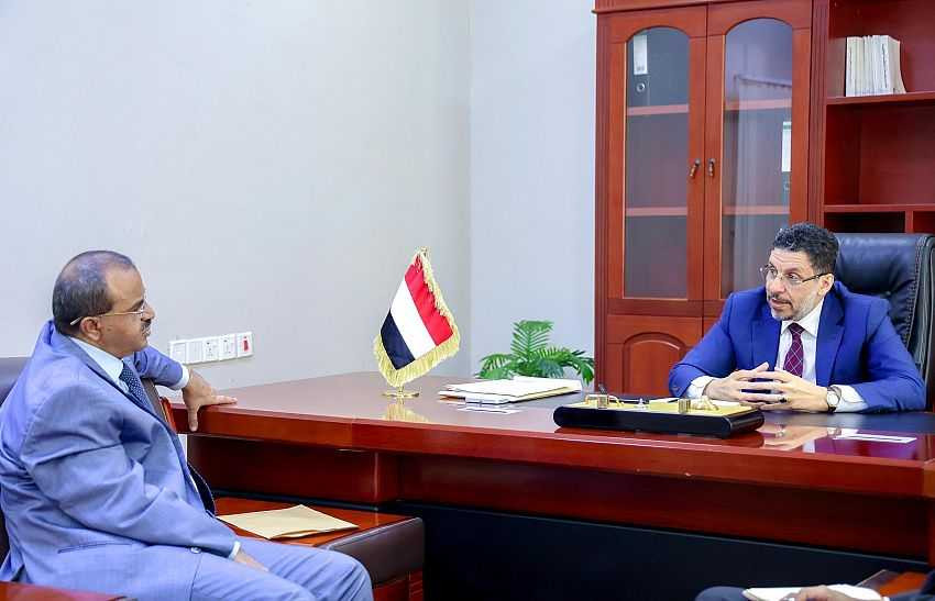 لقاء رئيس الوزراء بمحافظ محافظة البيضاء