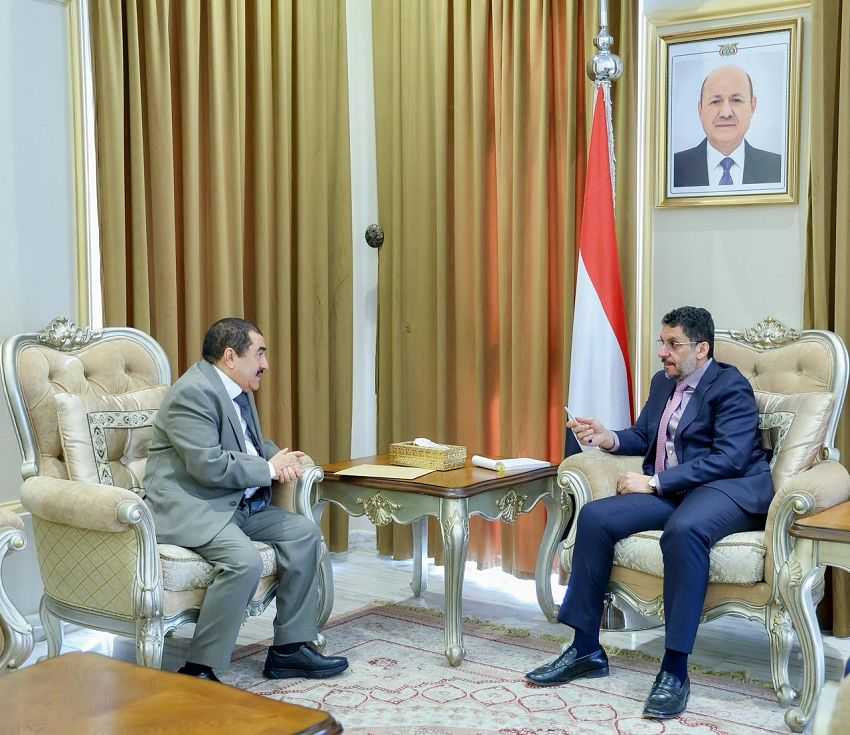 لقاء رئيس الوزراء بمحافظ حجة عبدالكريم السنيني