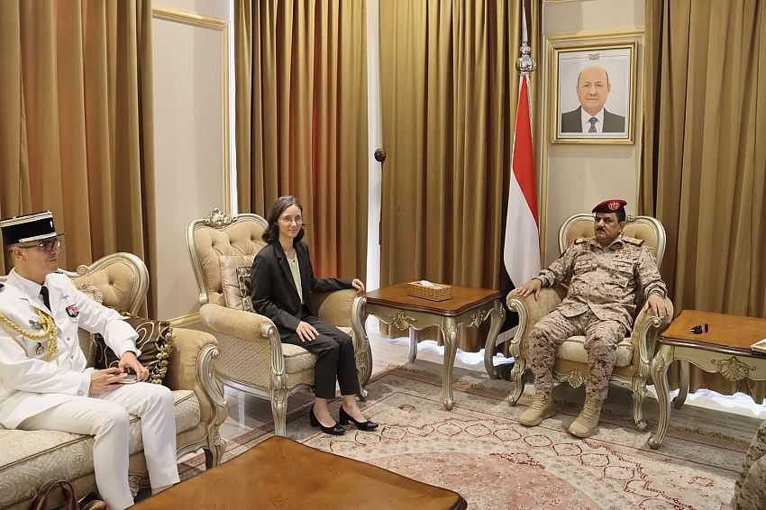 لقاء وزير الدفاع مع سفيرتي بريطانيا وفرنسا