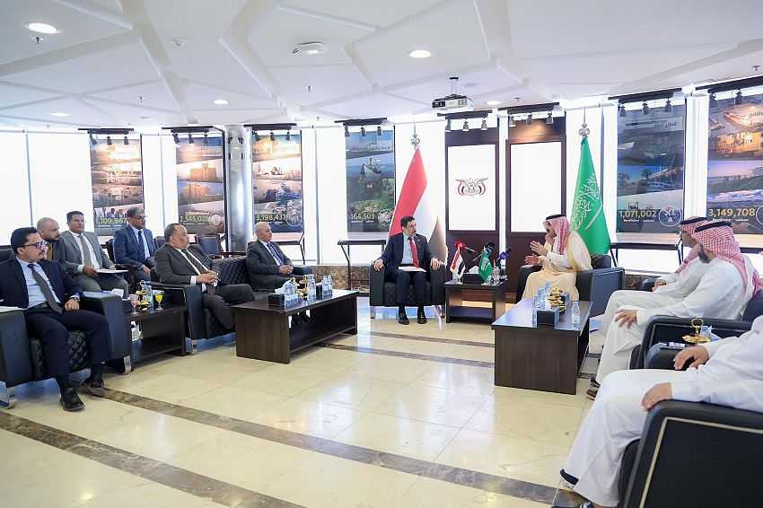 زيارة رئيس الوزراء لمقر البرنامج السعودي لتنمية وإعمار اليمن