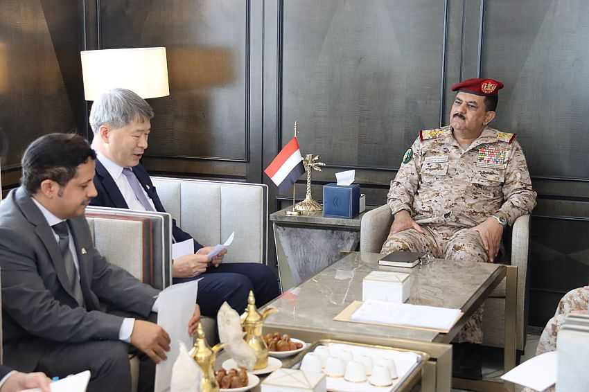 لقاء وزير الدفاع بسفير كوريا الجنوبية لدى بلادنا