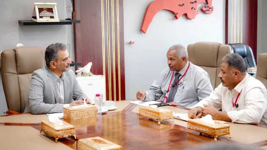 لقاء وزير الدولة محافظ عدن نائب المدير التنفيذي لشركة مصافي عدن