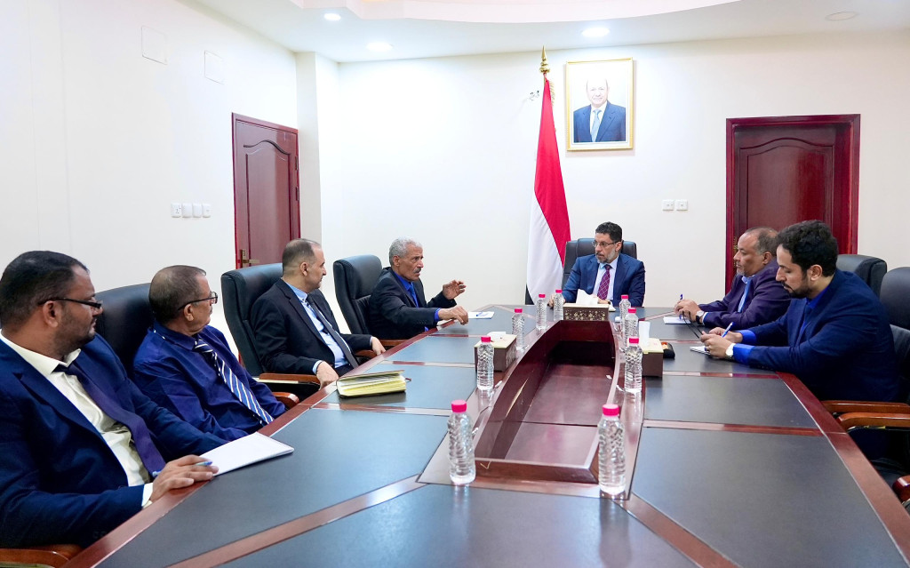 رئيس الوزراء يجتمع برئيس اللجنة الأمنية والعسكرية ويؤكد دعم الحكومة لأعمالها
