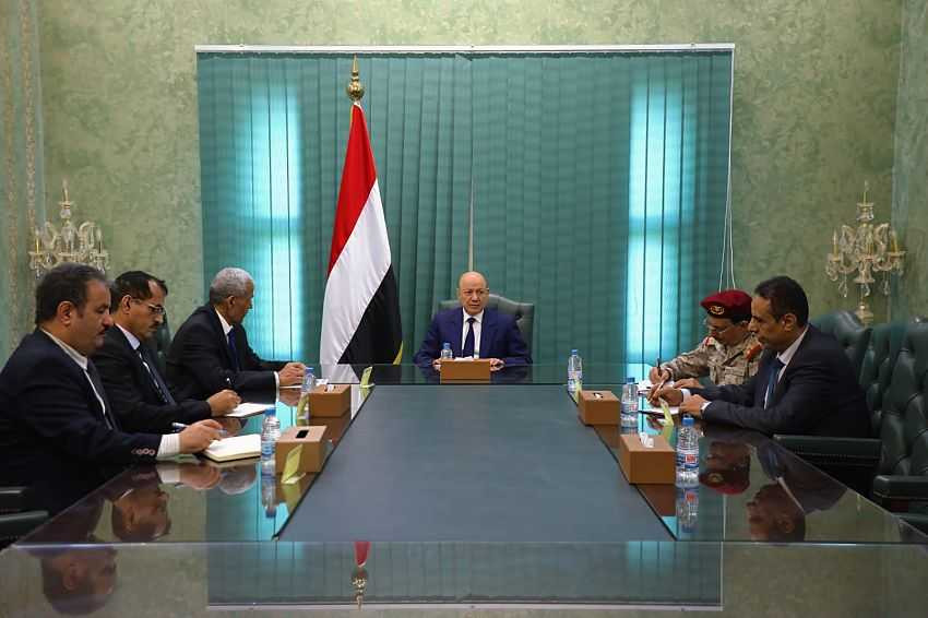 اجتماع رئيس مجلس القيادة باللجنة الامنية والعسكرية
