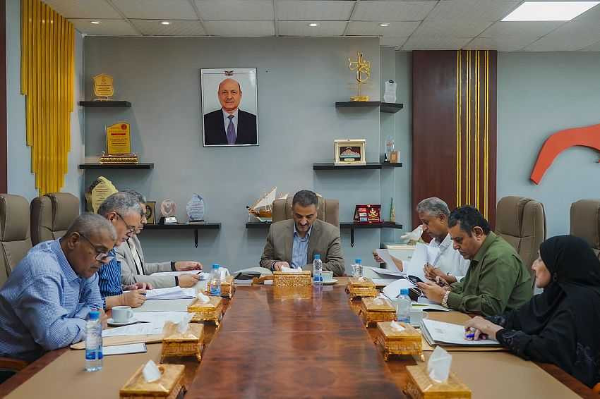 وزير الدولة محافظ عدن يناقش آليات تطوير صندوق النظافة والتحسين