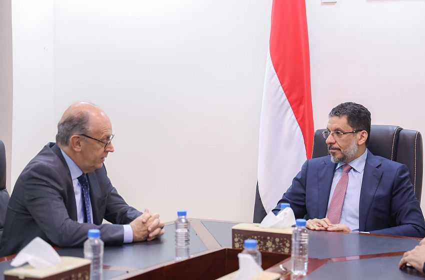 لقاء رئيس الوزراء في عدن بسفير مملكة اسبانيا